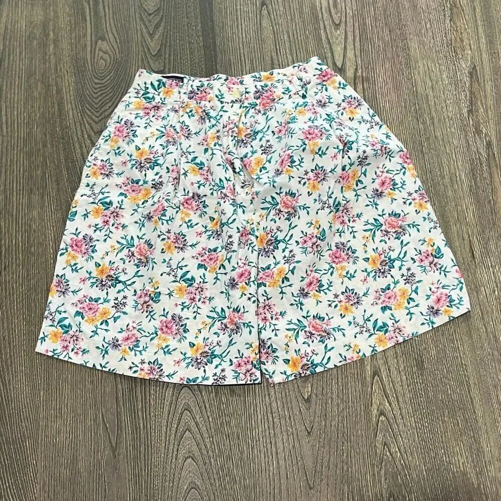Lands' End Womens Creaseless High Rise 7" Shorts Floral White/Multicolor Size 10